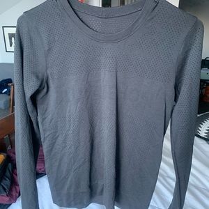 LUULEMON BREEZE BY LONG SLEEVE SQUAD EDITION SIZE6